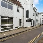 3 Storey Home Next To Brighton Pier