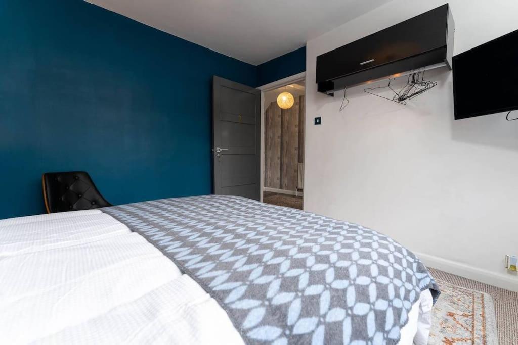 3 Storey Next To Pier * Hove